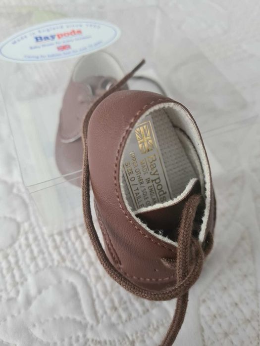 Vând papucei bebeluși