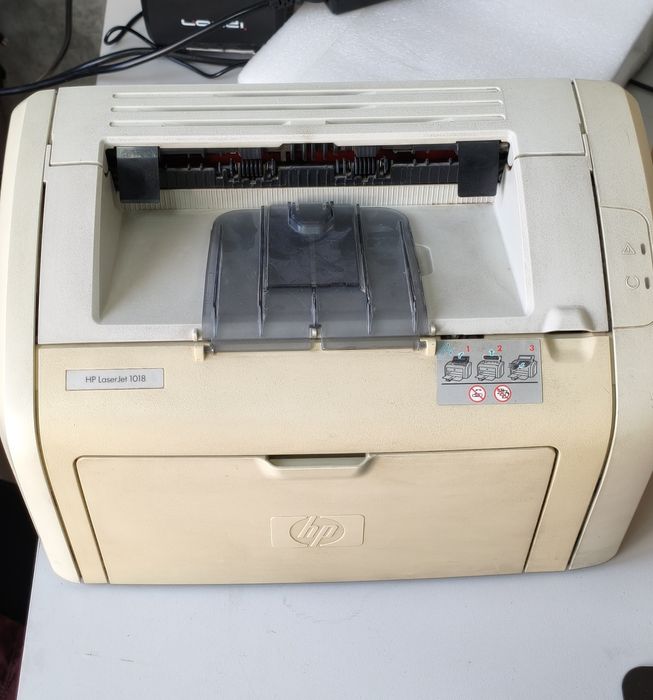 Принтер HP1018 в отличном состоянии.