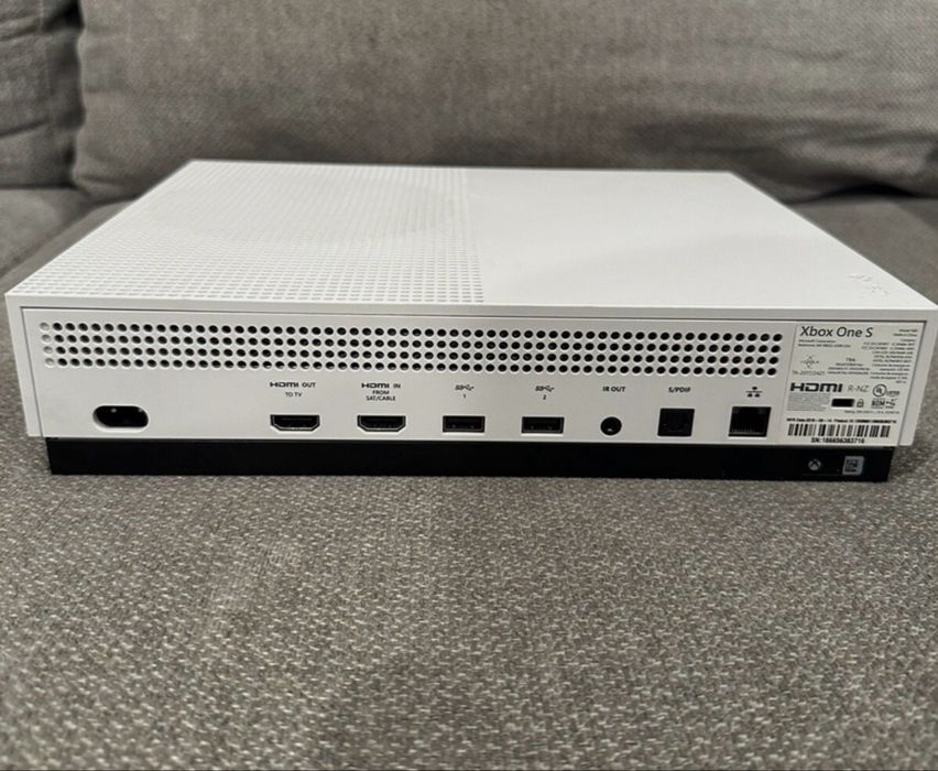 Продам Xbox one S . 500 гб