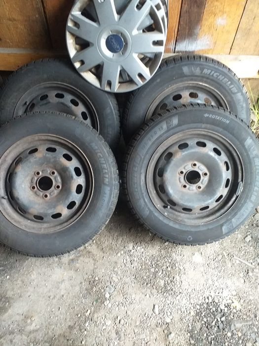 Vând cauciucuri de iarna Michelin 195/65 R15