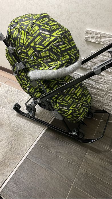 Санки-коляска на колесиках.