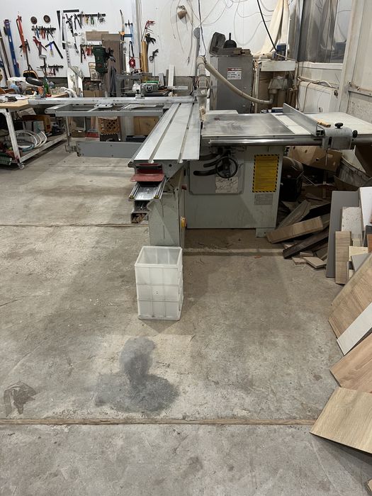 Vand circular cu incizor Sicar 3200 in stare de functionare, primul pr