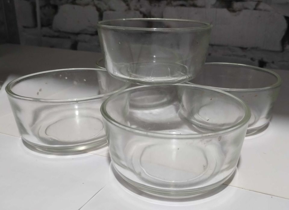 Порцеланови чинии ,Чаши-порцелан,Метална поставка-прибори,кантар,Brita