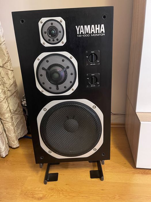 Yamaha ns1000m + стелажи