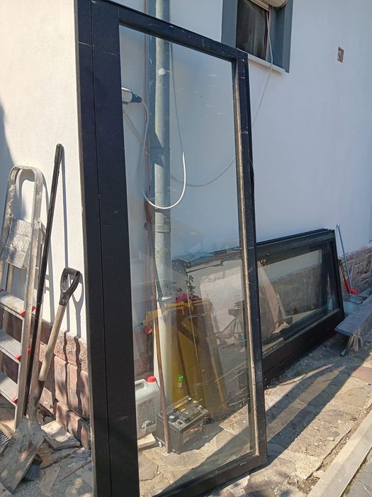 Uși din sticla securizata, rama din aluminiu