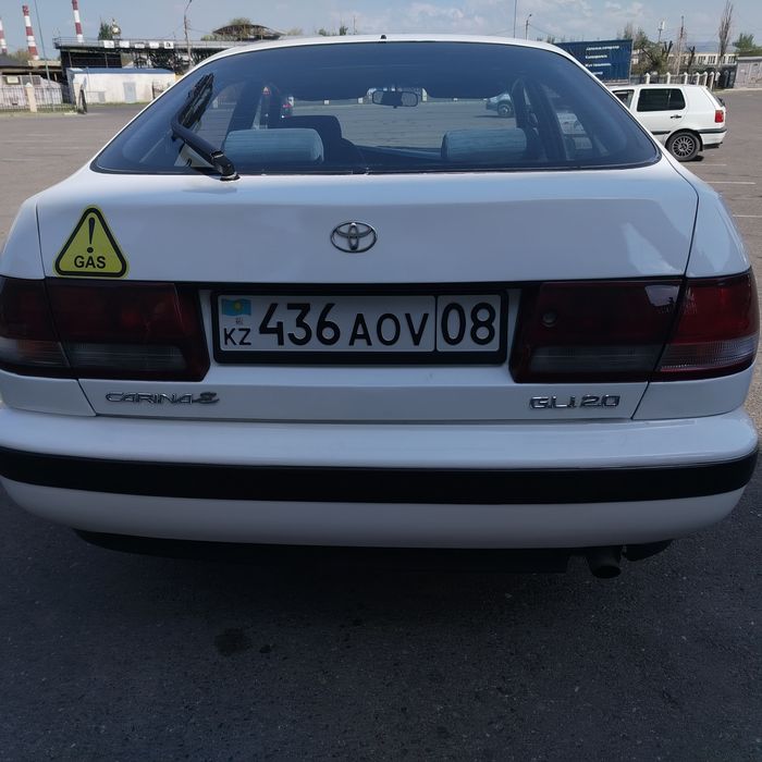 Тоёта карина е в