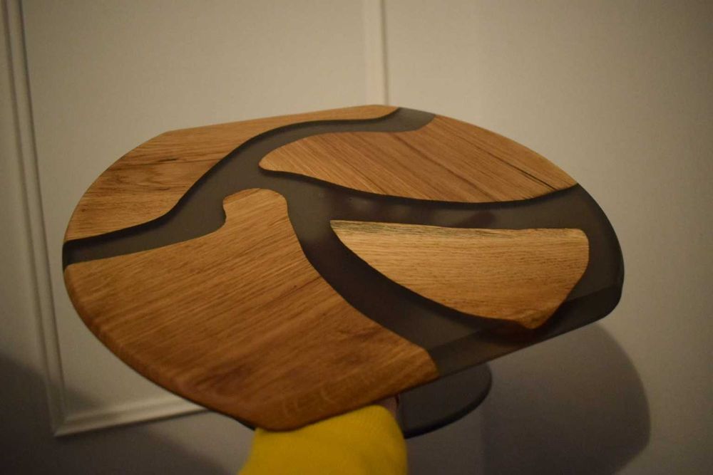 Platou din lemn de stejar si  rășină epoxidică