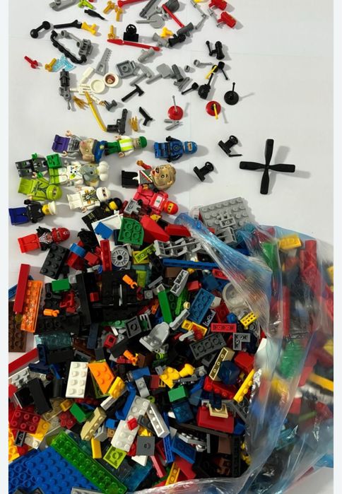 Lego minifigurine si piese lego