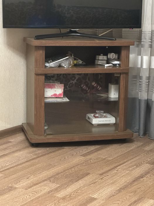 Тумбочка под телевизор.