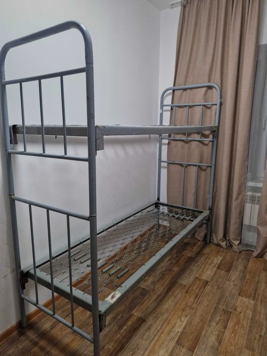 Двухярусные металлические кровати