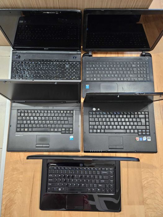 Lot 10 Laptopuri functionale si defecte, unele cu accesorii