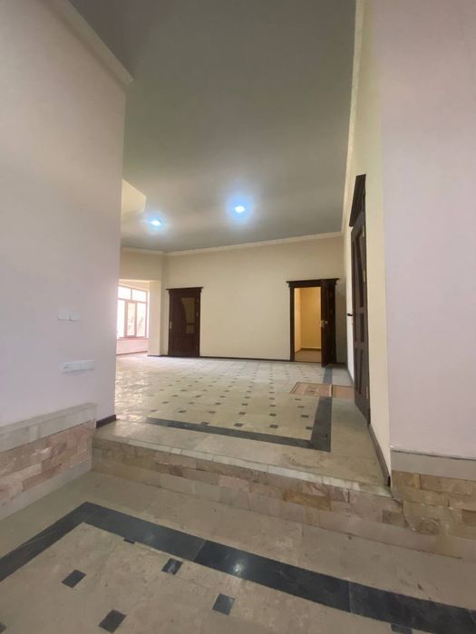 Kogon shahrida joylashgan 2 qavatli uy sotiladi