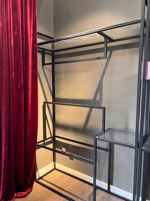 Стеллаж витринный для одежды/ стеллаж с тумбой