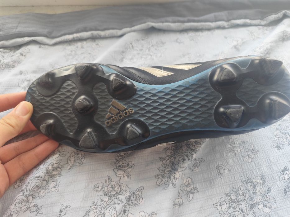 Продам бутсы  футбольные