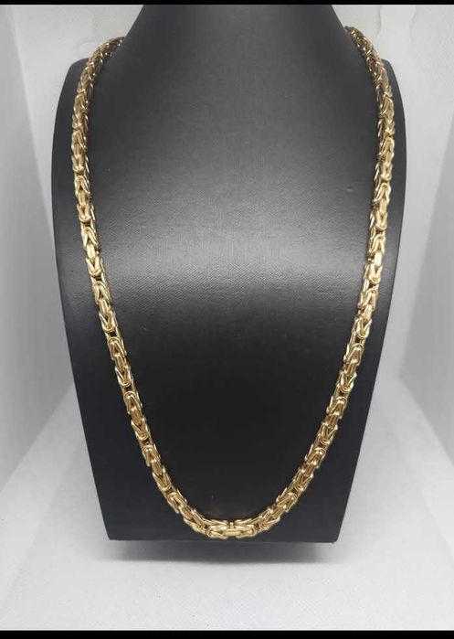 Златен синджир кралска плетка.