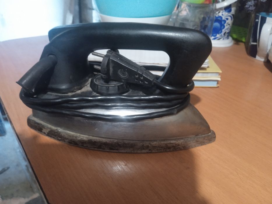 Продам утюг срочно