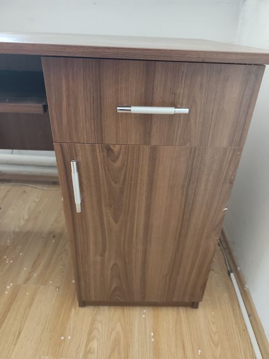 Birou maro in stare excelentă