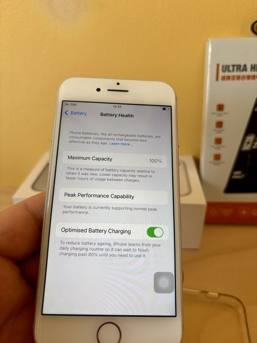 Apple iPhone 7 32GB White  много добър външен вид, нова батерия, кутия