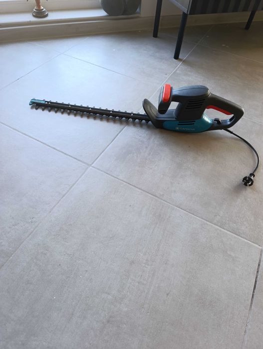 Електрическа ножица за жив плет Gardena