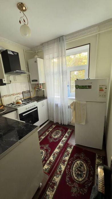 Срочна 2 хонали квартира ижарага берилади Азиз базар