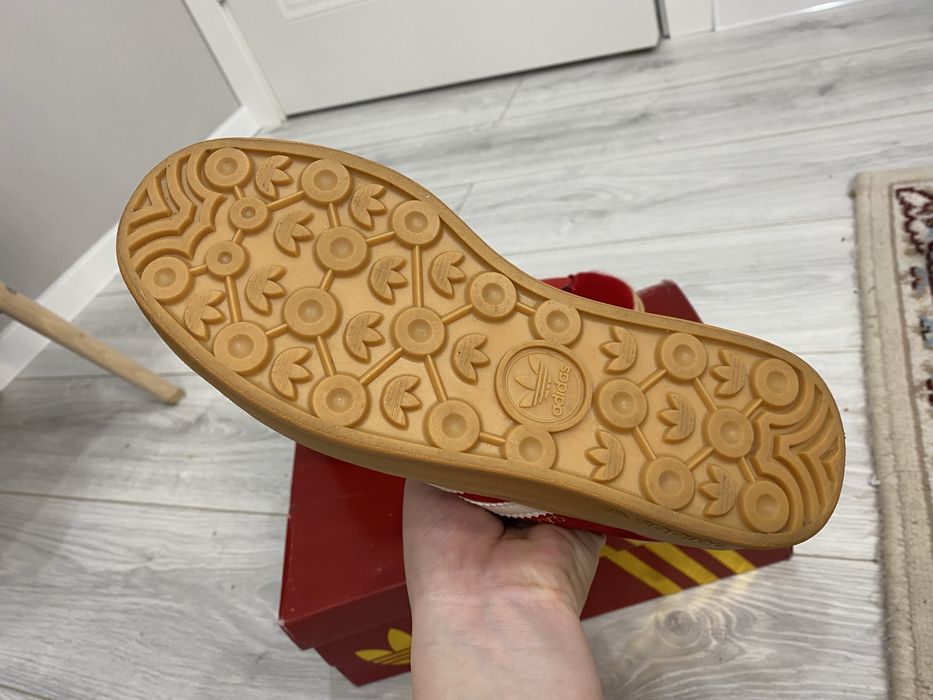 Продам кроссовки спортивные