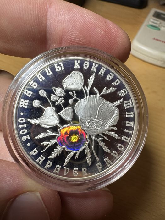 Монета серебрянная Мак дикорастущий,31,1 гр