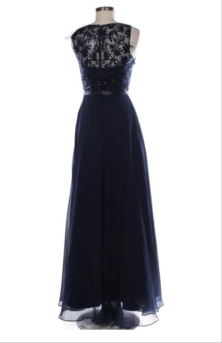 Официална рокля.