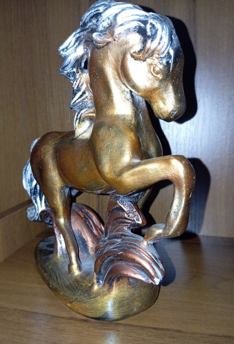 Статуэтка коня в миниатюре