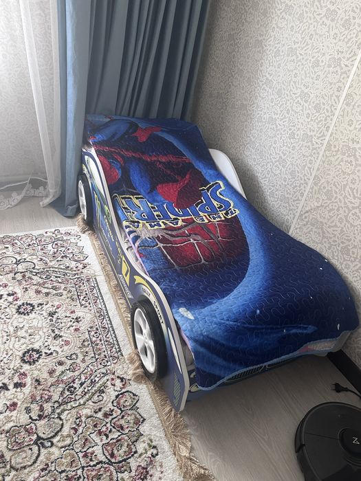 Продам детскую кровать машинку