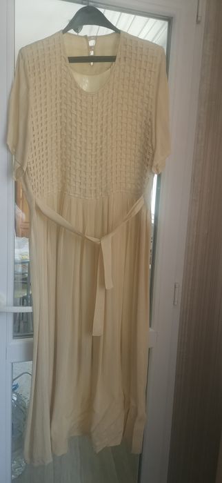 Продавам рокля 54размер