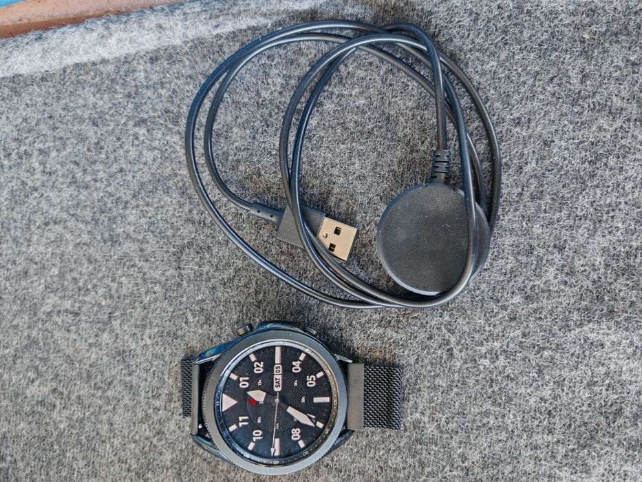 Vând Samsung Smartwatch 3 cu încărcător!