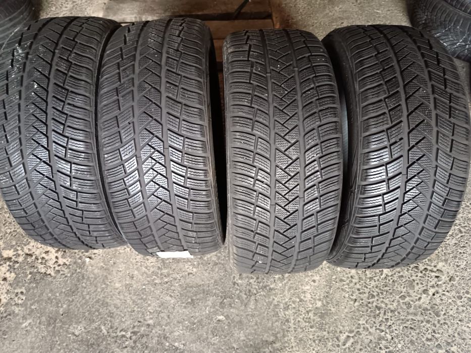 Set 4 anvelope iarna 235/45/18 vredestein dor 2021
