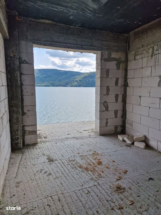 Hotel 30 camere la roșu pe malul Dunării cu Restaurant, terasa, ponton