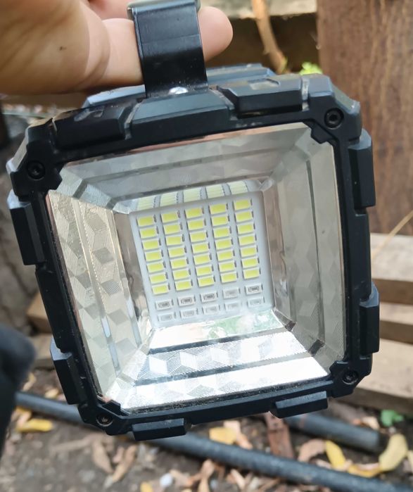 Vând lanternă cu doua capete cu acumulator