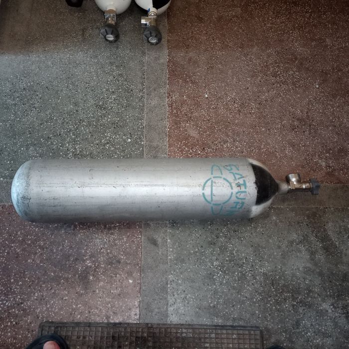 Продавам 1 брой метална бутилка - 7L - 200 BAR - АТМОСФЕРИ работно налягане