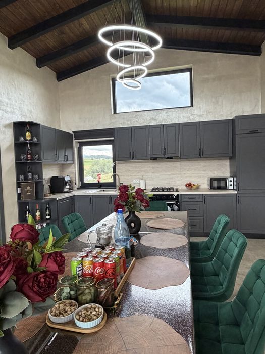 Libera 25-27 sept. Cindrel Chalet Jina | Cabană modernă cu 3 dormitoare cu băi proprii, bucătărie complet utilată & living spațios. 2-6 persoane
