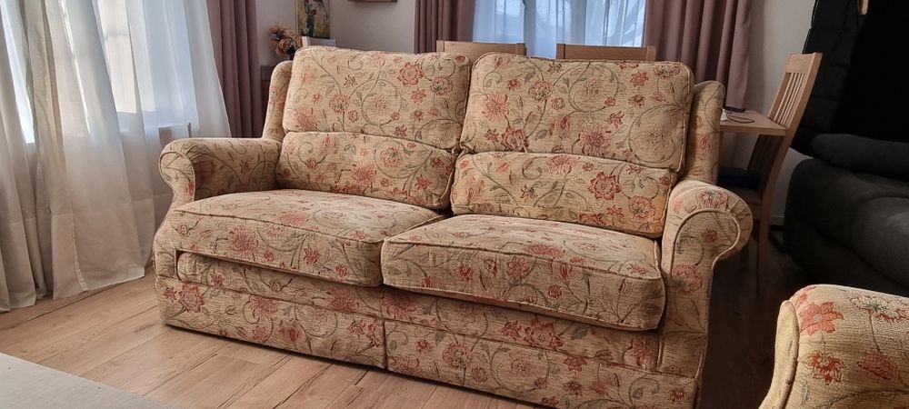 Set 2 canapele stil clasic- una extensibila