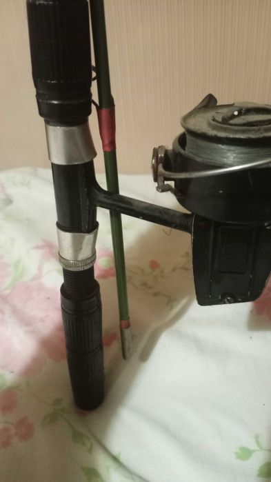 Продавам ретро въдица с макара