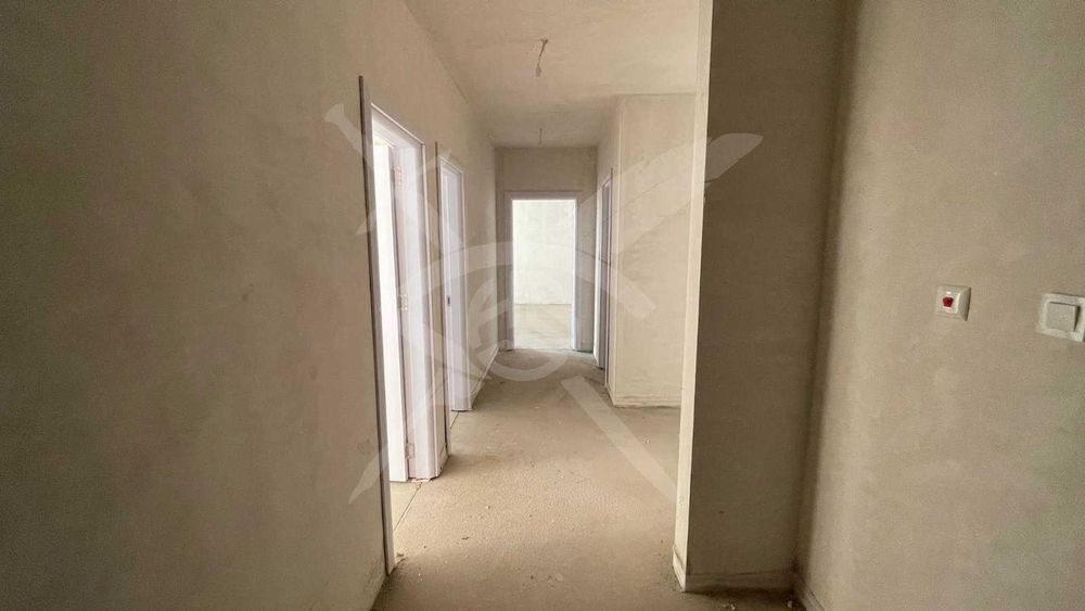 Продава се Тристаен апартамент в Пловдив, Кючук Париж - 125 кв.м за 1240 €/кв.м - Снимка #2