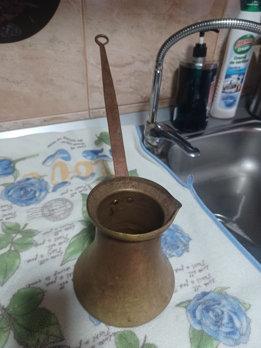 Ibric pentru cafea confecționat artizanal.