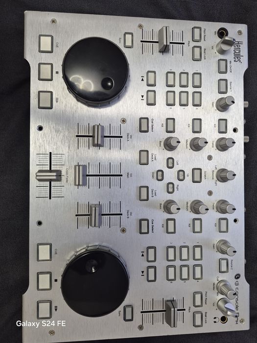 Consola  DJ  HERCULES  RMX - placă sunet