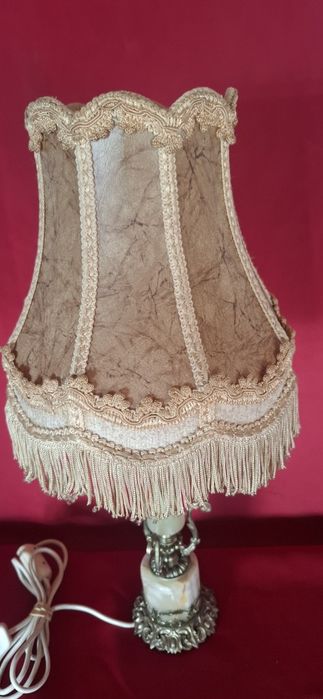 Настолна лампа от оникс