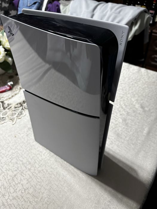 PlayStation 5 Slim,1T stocare,perfect functional,varianta cu disc+digital edition,+2 discuri(Gta 5,FC25)