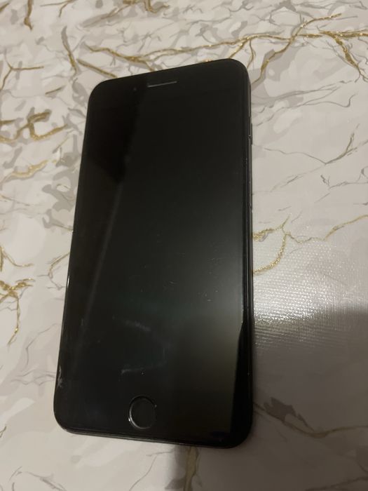 iPhone 7 plus в хорошем состоянии