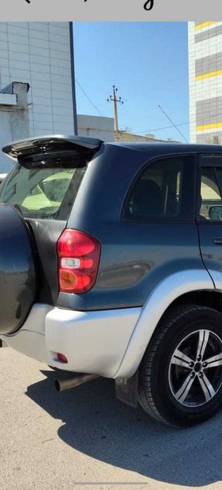 Автомобиль Toyota Rav 4
