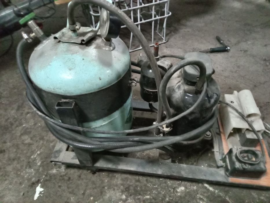 Продам Компрессор