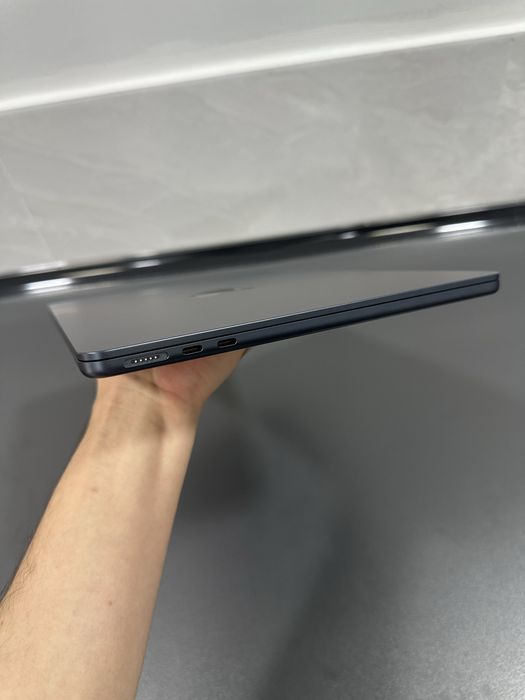 Macbook air m2 13.6