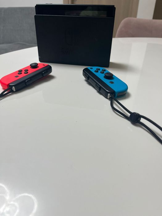 Nintendo Switch si controler suplimentar