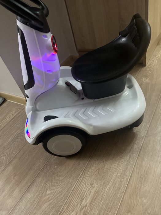 Элктромобиль машинка