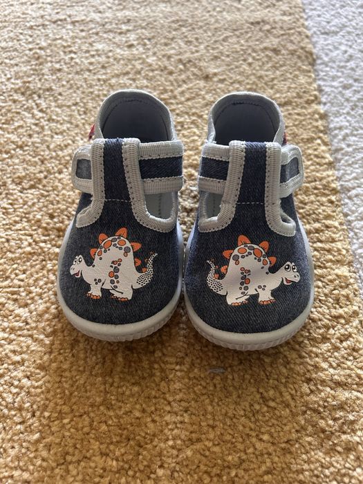 Детски обувки 20 номер за прохождане и домашни пантофи Колев и Колев